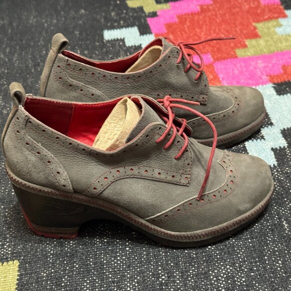 JAMBU Seattle Lace-Up Wing Tipped Heeled Oxford, Dark Charcoal/Red Accents, 9.5 - Picture 7 of 15